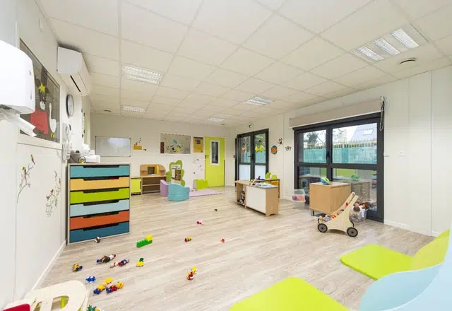 Construction crèche garderie modulaire espace de jeu