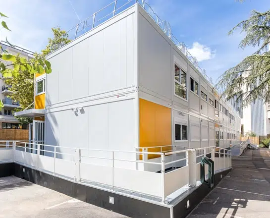 Bungalow neuf avec escalier et parking