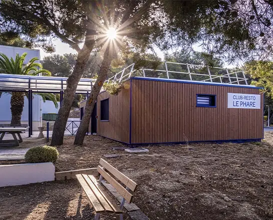 Construction salle municipale avec des matériaux conçus pour être recyclés