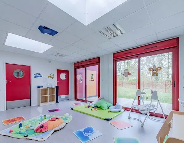 Construction garderies crèches avec de l'éclairage naturel