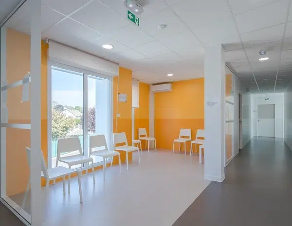 Lumière naturelle à l'intérieur des maisons médicales et paramédicales