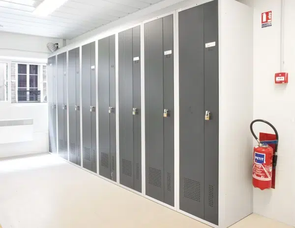 Sécurité incendie dans sanitaire de chantier et vestiaire
