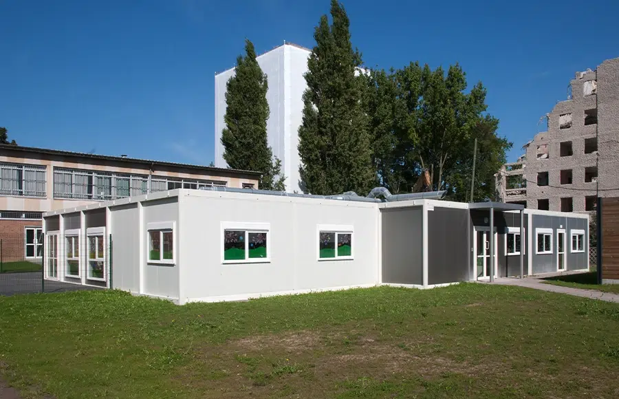 apercu exterieur dun module de location dans le domaine de la petite enfance