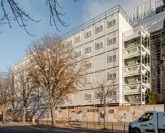 grand bâtiment location de réfectoires de chantier