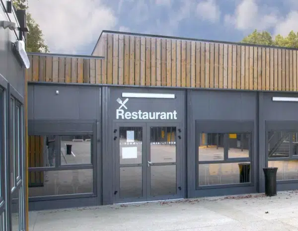 Location d'un restaurant modulaire bardage bois