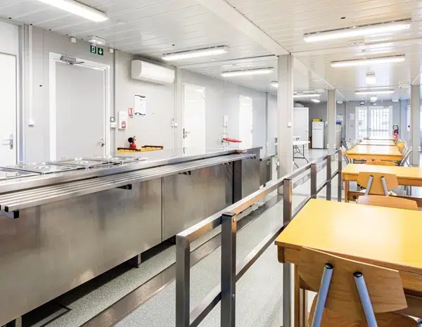Self service dans restaurant modulaire de location